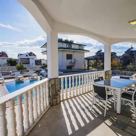 Fethiye'de 5 Yatak Odali Lueks Villa