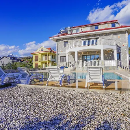 Fethiye'de 5 Yatak Odali Lueks Villa *