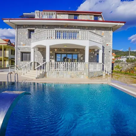 Fethiye'de 5 Yatak Odali Lueks 别墅 *