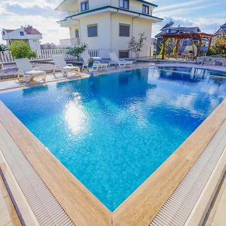 Fethiye'de 5 Yatak Odali Lueks 费特希耶